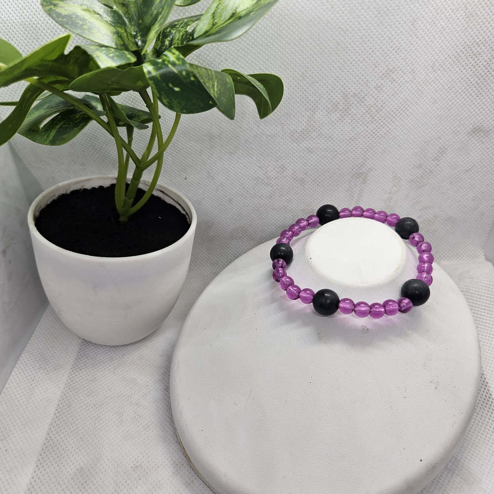 Chic Amethyst and Onyx Beaded Bracelet